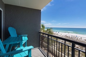 Property grounds - Ocean view condo steps from the sand with balcony, pool & tennis (Fort Walton Beach)