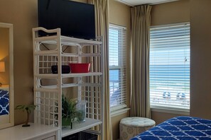 1 bedroom, desk, iron/ironing board, Internet - Ocean view condo steps from the sand with balcony, pool & tennis (Fort Walton Beach)