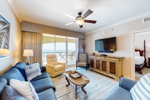 TV, offices - Gulf Gem with Shared Pool, Hot Tub, Fast WiFi, Fantastic Views & Private Balcony (Fort Walton Beach)