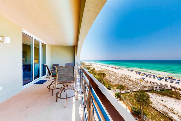 Property grounds - Gulf Gem with Shared Pool, Hot Tub, Fast WiFi, Fantastic Views & Private Balcony (Fort Walton Beach)