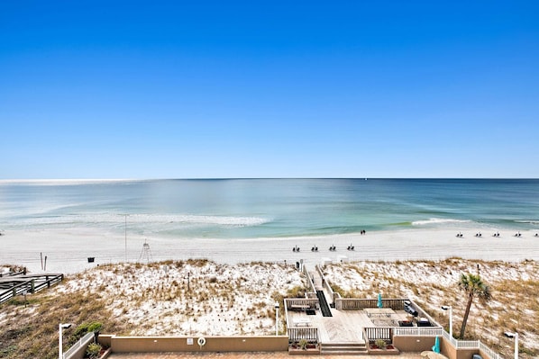 Beach nearby - Spacious home with balconies, shared pool and beach access (Fort Walton Beach)