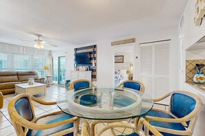 Interior - Spacious home with balconies, shared pool and beach access (Fort Walton Beach)