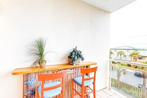 Property grounds - Destin West Gulfside V305 - Vibrant Tropical Beach Getaway Including 2 Chairs and Umbrella (Fort Walton Beach)