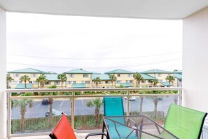 Property grounds - Destin West Gulfside V305 - Vibrant Tropical Beach Getaway Including 2 Chairs and Umbrella (Fort Walton Beach)