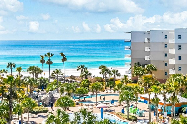 Beach nearby - Beachview Condo with full kitchen, shared pool and beach access (Fort Walton Beach)