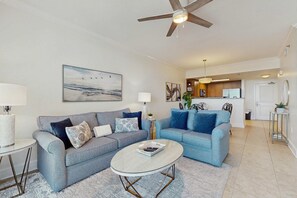 TV, DVD player, offices - Beachview Condo with full kitchen, shared pool and beach access (Fort Walton Beach)