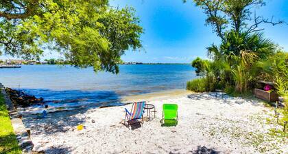 Cozy studio condo with water views, pools & amazing location