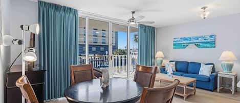 Televisión, reproductor de DVD, oficina