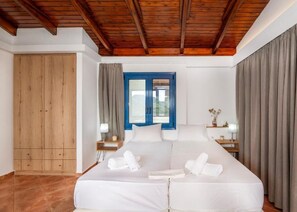 Executive Suite, Balcony, Beach View | Iron/ironing board, free WiFi - Panorama studio  (Agios Vasileios)