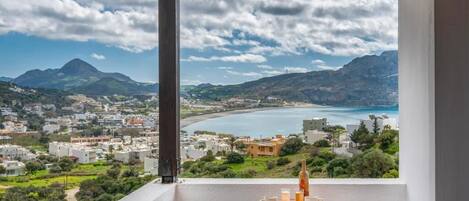 Suite – executive, balkong, strandutsikt | Utendørsservering