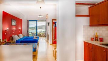 Classic Studio, Balcony, Beach View | Seterika/papan seterika, Wi-fi percuma