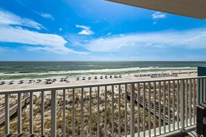 On the beach - Gulf front condo with Wifi, Wash and dryer, Rooftop pool (Fort Walton Beach)