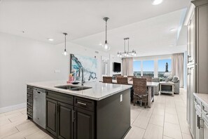 Fridge, microwave, oven, stovetop - Blu 103 - Luxurious gulf-front condo with resort amenities - near entertainment (Fort Walton Beach)