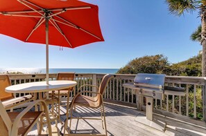 Outdoor dining - Charming Gulf front condo with courtyard, pool access, & full gulf view (Santa Rosa Beach)