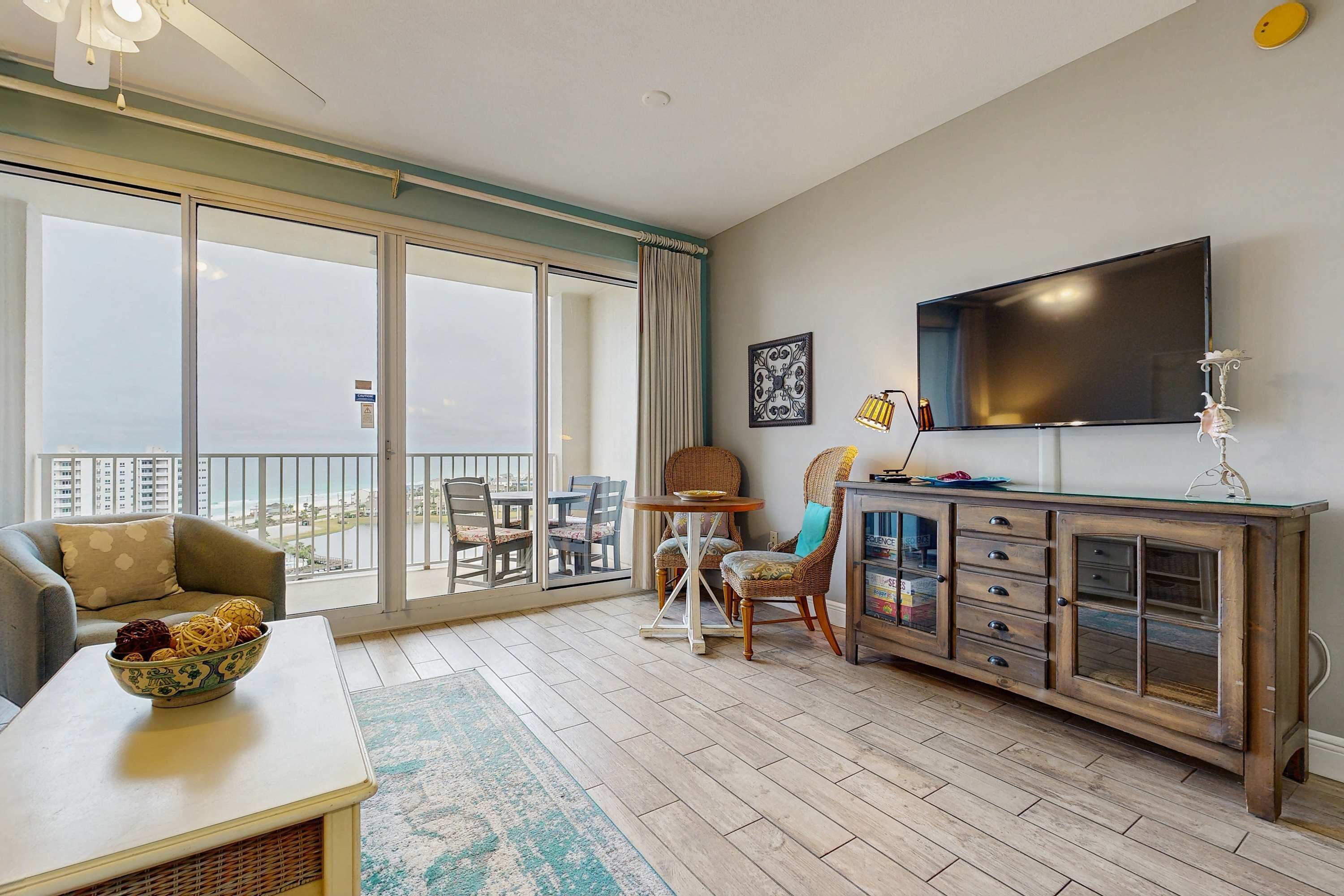 Télévision, lecteur de DVD, espaces bureaux