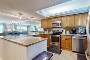 Fridge, microwave, oven, stovetop - Gorgeous condo with private balcony, gulf views, shared pool & beach access (Fort Walton Beach)