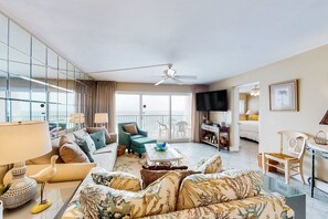 TV, DVD player, offices - Gulf-front Condo on Fifth Floor with beach Views, pool & Gym (Miramar Beach)