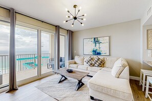 TV - 21st-floor ocean-view condo with pools, balcony, gym, washer&dryer, & central AC (Miramar Beach)