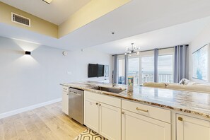 Interior - 21st-floor ocean-view condo with pools, balcony, gym, washer&dryer, & central AC (Miramar Beach)