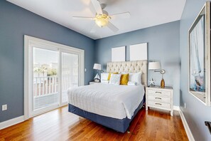 4 bedrooms, iron/ironing board, WiFi, bed sheets - Private pool with easy beach access, bikes, & low speed vehicle (Miramar Beach)
