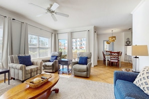 TV - Comfortable ground floor condo with pool & hot tub access, W&D, WiFi, and AC (Miramar Beach)