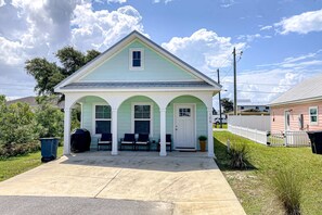 Exterior - Coastal dog-friendly cottage with pool access, grill, board games, W/D, & AC (Mexico Beach)
