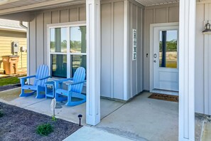 Exterior detail - Bay-side, dog-friendly getaway with pool & themed kids rooms (Port St. Joe)
