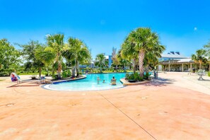 Pool - Bay-side, dog-friendly getaway with pool & themed kids rooms (Port St. Joe)