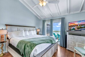 3 bedrooms, iron/ironing board, travel cot, WiFi - Dog-friendly with Gulf view, pool, balcony, deck, fireplace, central AC, & W&D (St. George Island)
