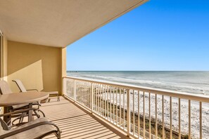 Property grounds - Gulf Front Condo Fun Amenities, Nearby Shopping & Dining (Fort Walton Beach)