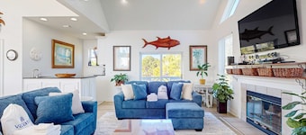 Newly renovated home with tennis, private pool, deck, & fireplace - dog-friendly