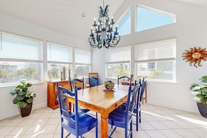 Dining - Newly renovated home with tennis, private pool, deck, & fireplace - dog-friendly (St. George Island)