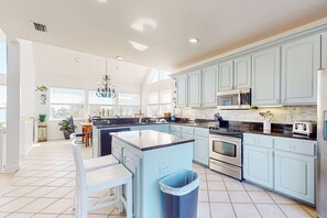 Fridge, microwave, oven, stovetop - Newly renovated home with tennis, private pool, deck, & fireplace - dog-friendly (St. George Island)