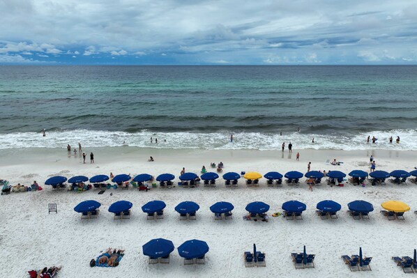 On the beach - Destin West Gulfside 216 - Lovely waterfront condo with pool, hot tub, fitness area, & washer&dryer (Fort Walton Beach)