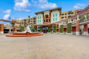 Exterior - Gulf Front Condo, Beach Service Included, Walk To Dining & Entertainment (Fort Walton Beach)
