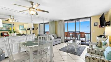 Fernseher, DVD-Player, Arbeitsbereiche