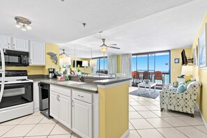 Fridge, microwave, oven, stovetop - 5th floor condo w/splash pad, multiple pools, and on-site bar (Destin)