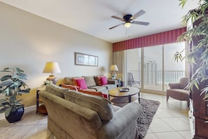 TV, DVD player, offices - Family-friendly 13th-floor condo w/furnished balcony, shared tennis, and pool (Miramar Beach)
