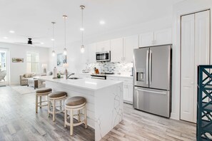 Fridge, microwave, oven, stovetop - Luxury Family-Friendly Condo with Three Shared Pools, Hot Tubs, WiFi, AC, and W&D (Santa Rosa Beach)