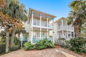 Exterior - Charming getaway with lovely porches & shared pool - walk to the beach (Santa Rosa Beach)