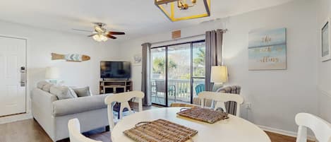 テレビ、書斎 / ワークスペース