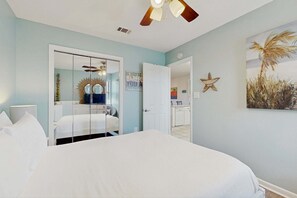 1 bedroom, iron/ironing board, WiFi, bed sheets - Cozy coastal condo, dog friendly with shared pool and close to beach (Santa Rosa Beach)