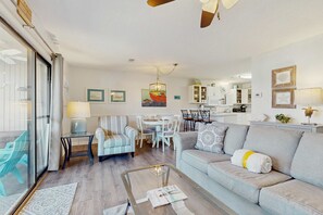 TV - Cozy coastal condo, dog friendly with shared pool and close to beach (Santa Rosa Beach)