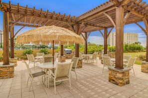 Outdoor dining - Gorgeous coastal condo with shared pool and private balcony (Miramar Beach)