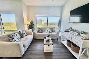 TV, offices - Gorgeous coastal condo with shared pool and private balcony (Miramar Beach)