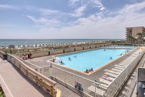 Pool - Welcoming 6th Floor Condo Incredible Gulf-Front Views Near Local Activities (Fort Walton Beach)
