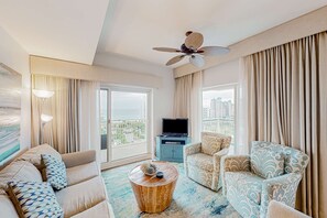 TV - Ocean view condos with plunge pool & on-site golf access, central AC, & W/D (Miramar Beach)