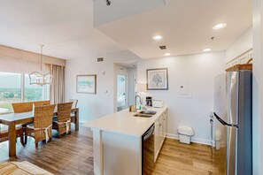 Fridge, microwave, oven, stovetop - Ocean view condos with plunge pool & on-site golf access, central AC, & W/D (Miramar Beach)