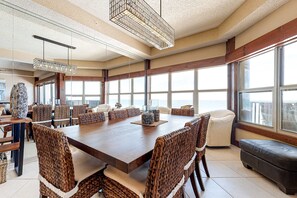 Dining - Oceanfront penthouse with pool access, majestic ocean views, washer&dryer, & AC (Fort Walton Beach)