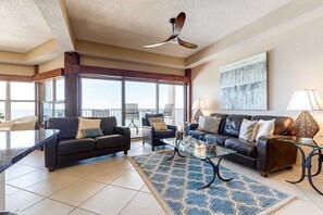 TV, offices - Oceanfront penthouse with pool access, majestic ocean views, washer&dryer, & AC (Fort Walton Beach)